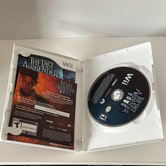 Wii The Last Airbender Game - HQ - Black and Blue - Picture 3 of 4